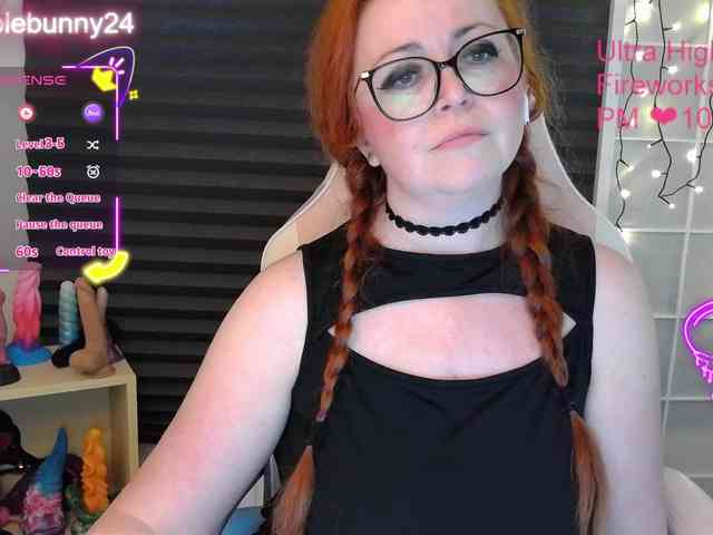 NicoleBunny24 webcam