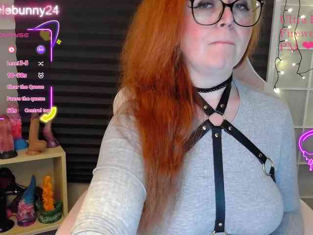 NicoleBunny24 webcam