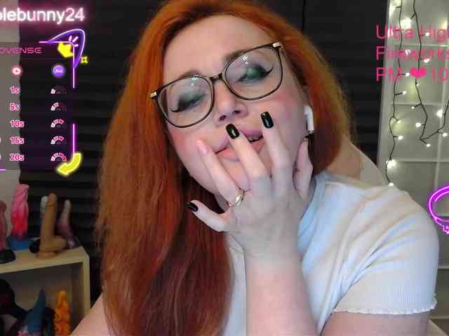 NicoleBunny24 webcam