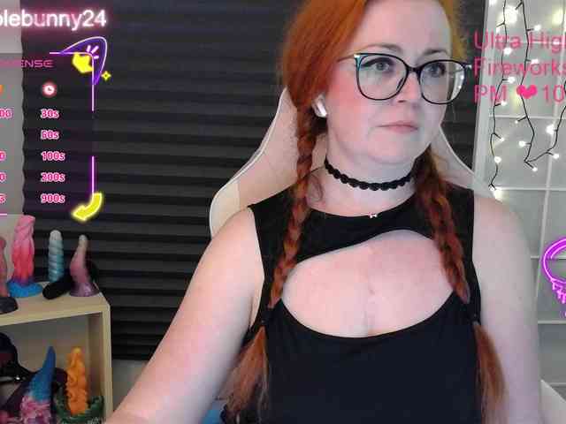 NicoleBunny24 webcam