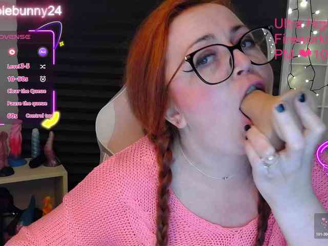 NicoleBunny24 webcam