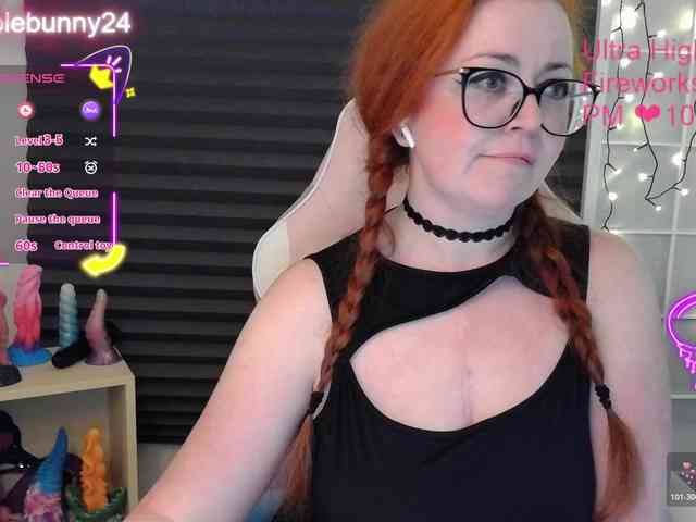 NicoleBunny24 webcam