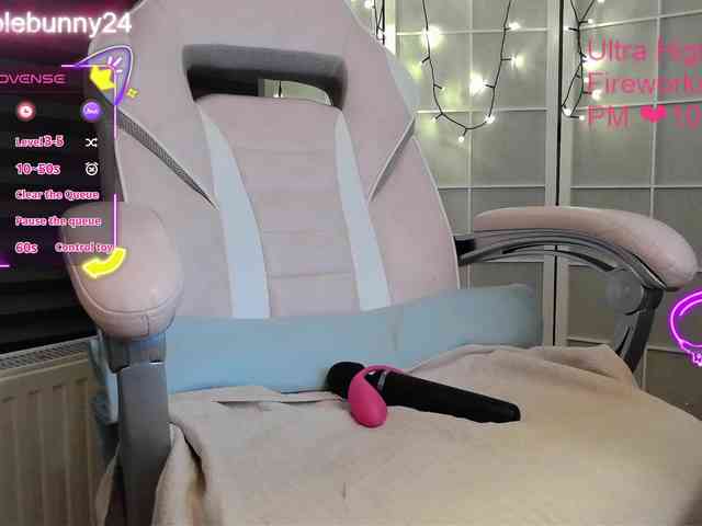 NicoleBunny24 webcam