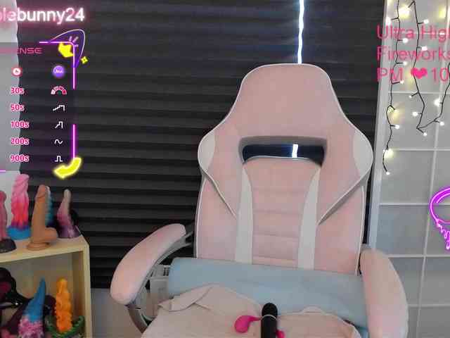 NicoleBunny24 webcam