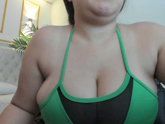 Candy-vega, live now on BongaCams