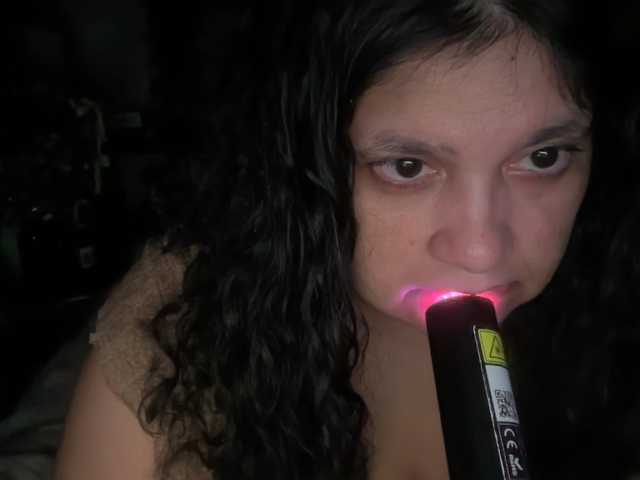 DUMBHOEMELANIE live cam preview