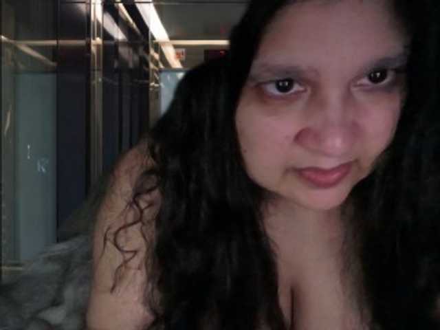 DUMBHOEMELANIE Live Cam and Statistics on UnifiedCams