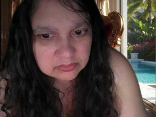 le modèle DUMBHOEMELANIE est en webcam porno dans un show sur le site bongacams, il possède les tags suivants: White/Caucasian,Brunette,Hairy