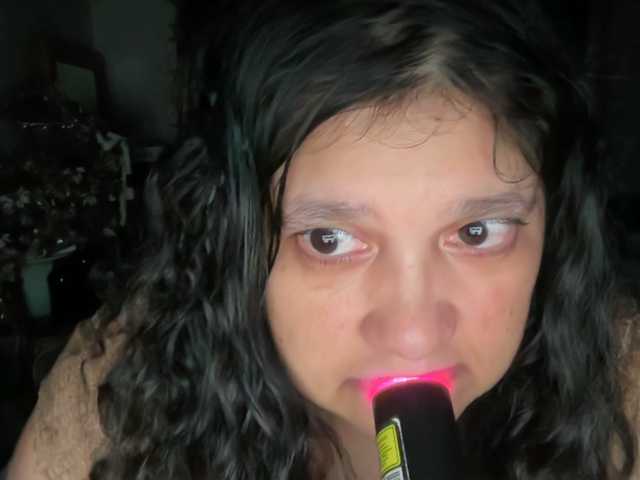 DUMBHOEMELANIE live cam preview