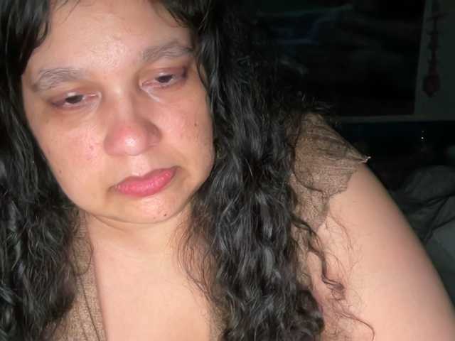 le modèle DUMBHOEMELANIE est en webcam porno dans un show sur le site bongacams, il possède les tags suivants: White/Caucasian,Brunette,Hairy