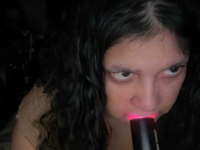 DUMBHOEMELANIE, en directo ahora en BongaCams