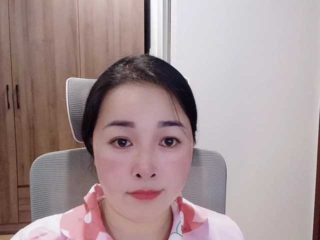 Benahot69 live cam on BongaCams