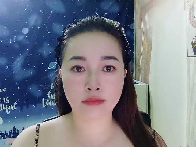 Benahot69 live cam on BongaCams
