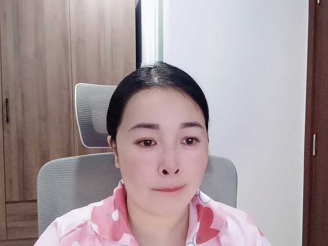 Benahot69 live cam on BongaCams