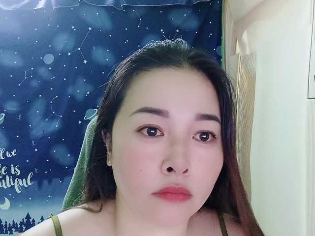 Benahot69 live cam on BongaCams