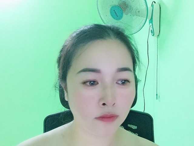 Benahot69's BongaCams show and profile