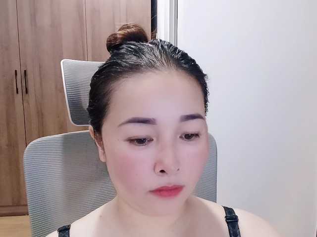 Benahot69 live cam on BongaCams
