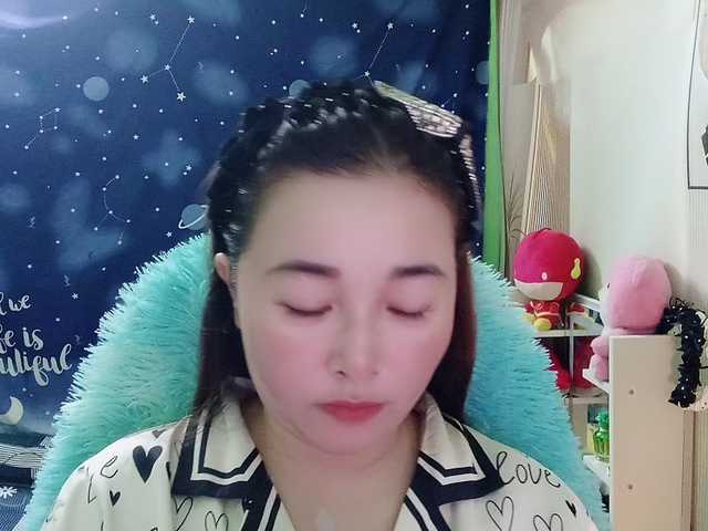 Benahot69 live cam on BongaCams