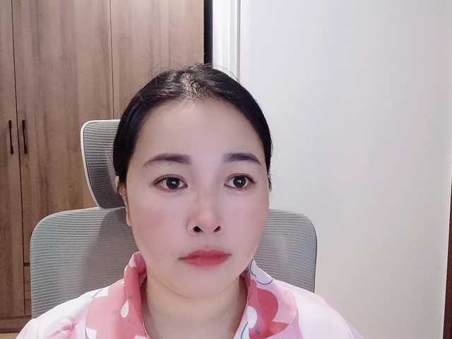 Benahot69 live cam on BongaCams