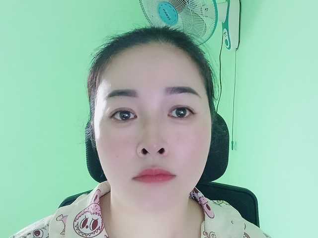 Benahot69's BongaCams show and profile