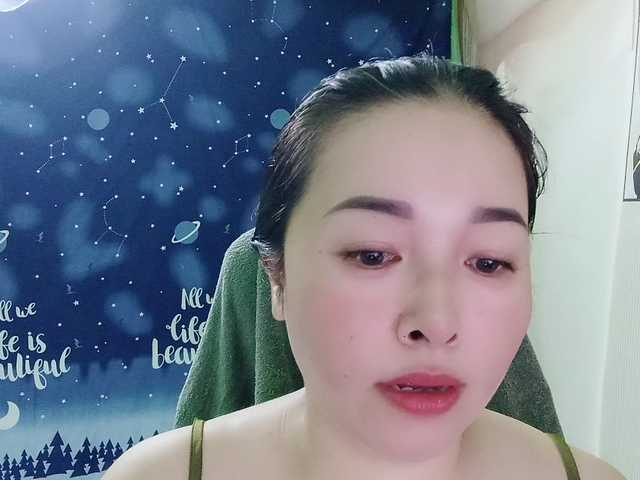Benahot69 live cam on BongaCams