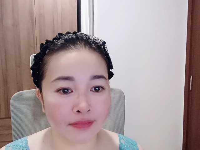 Benahot69 live cam on BongaCams
