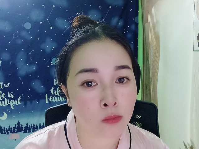 Benahot69 live cam on BongaCams