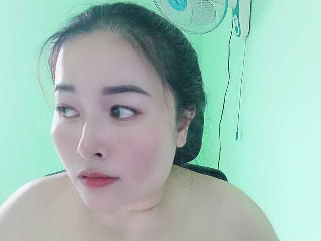 Benahot69's BongaCams show and profile