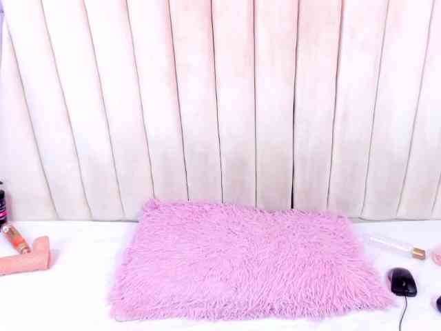 SaraLoveee webcam