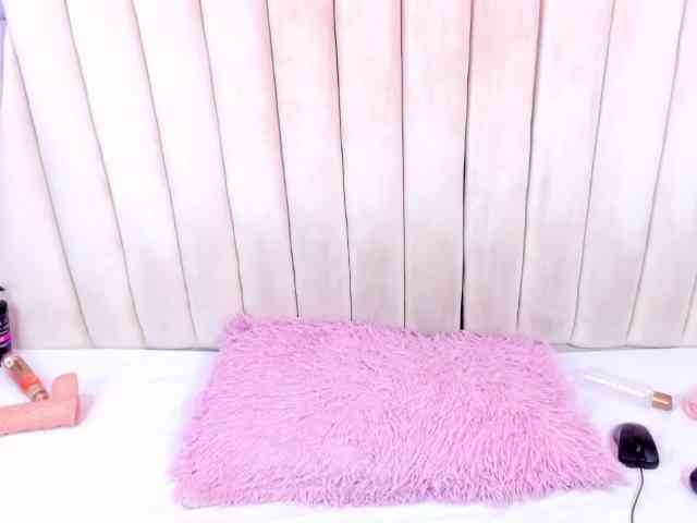 SaraLoveee webcam