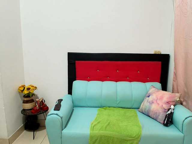 mia18xxx live cam on BongaCams