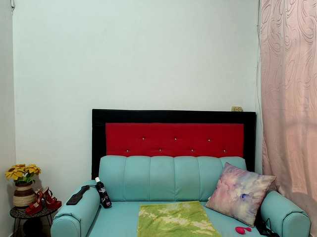 mia18xxx live cam on BongaCams