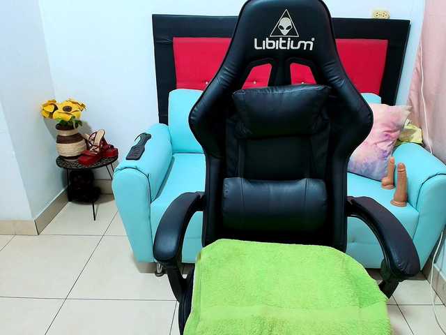 mia18xxx live cam on BongaCams