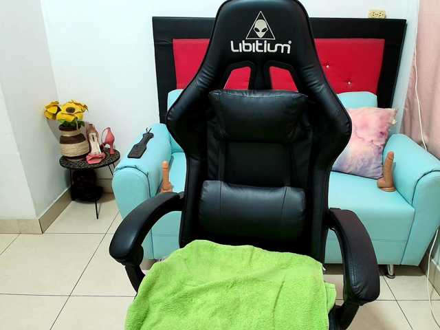 mia18xxx live cam on BongaCams
