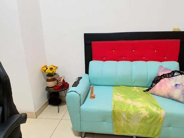 mia18xxx live cam on BongaCams