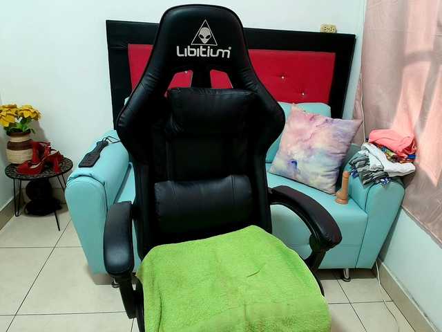 mia18xxx live cam on BongaCams