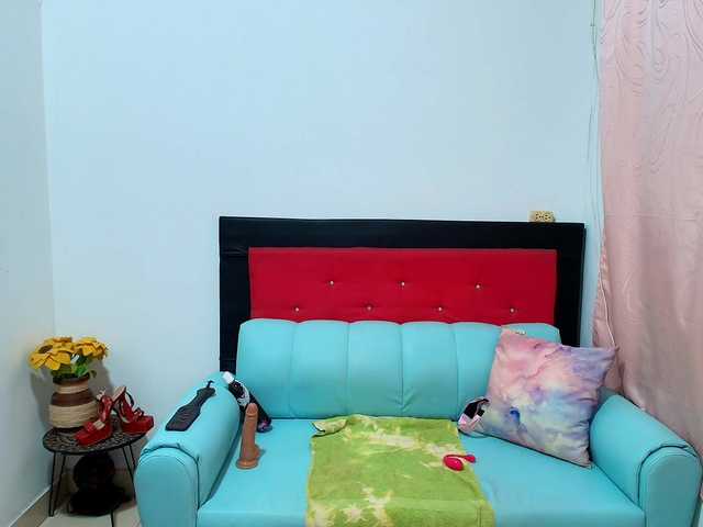 mia18xxx live cam on BongaCams