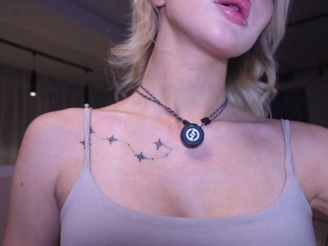 AzureGrace live cam on BongaCams
