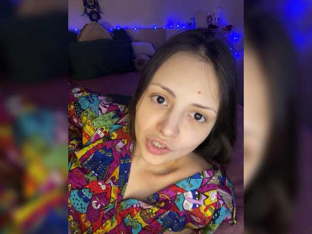 SilverSaya's BongaCams show and profile