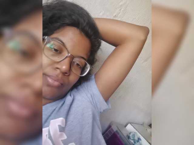 IndianBeaut — live female cam