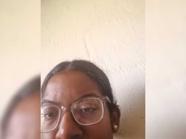IndianBeaut — live female cam