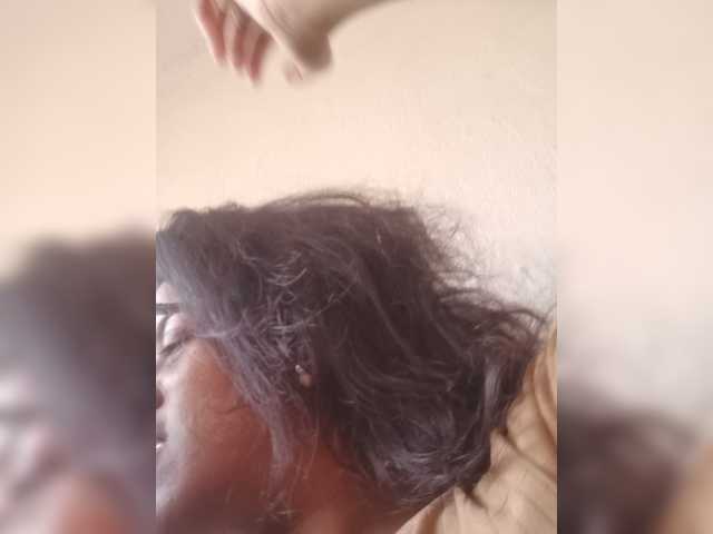 IndianBeaut live cam preview