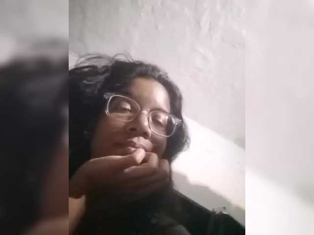 IndianBeaut live cam preview