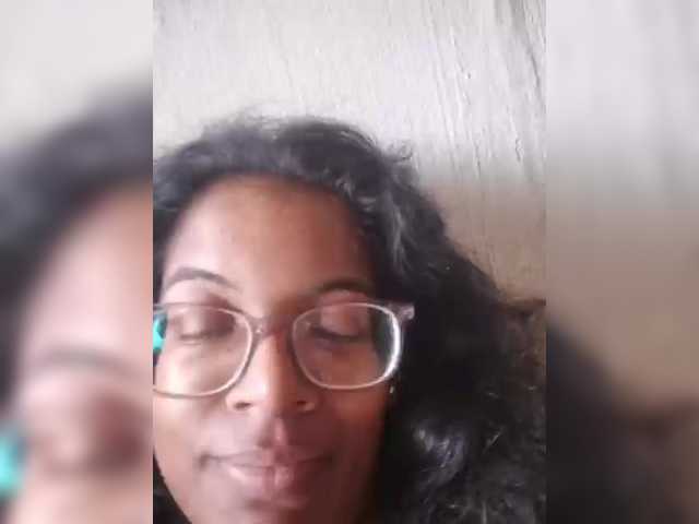 IndianBeaut live cam preview