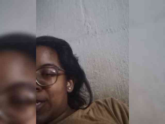 IndianBeaut webcam