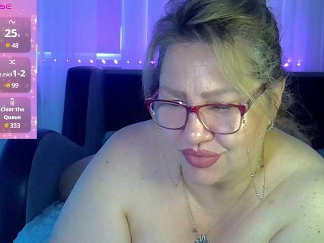 AngelinaGlam live cam on BongaCams