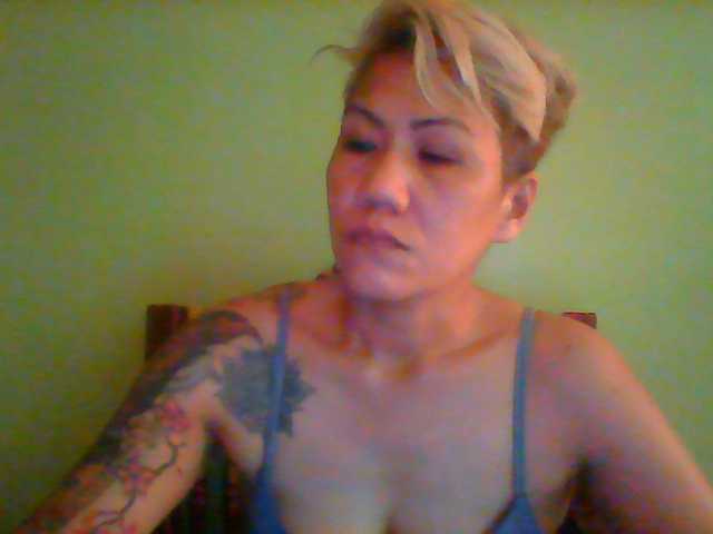Rarra — live female cam