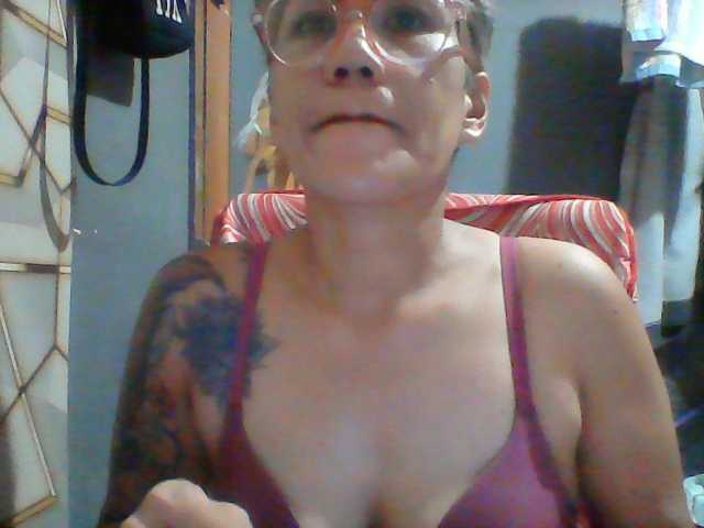 Rarra, live now on BongaCams