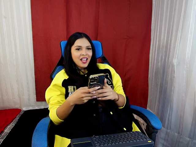 mommyjeva live cam on BongaCams