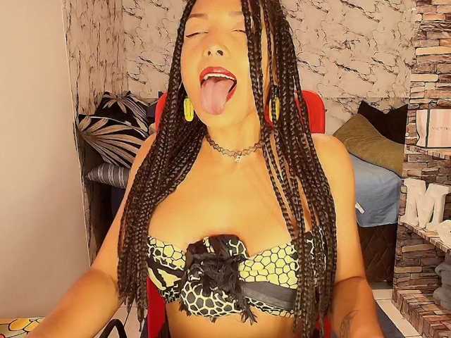mommyjeva live cam on BongaCams